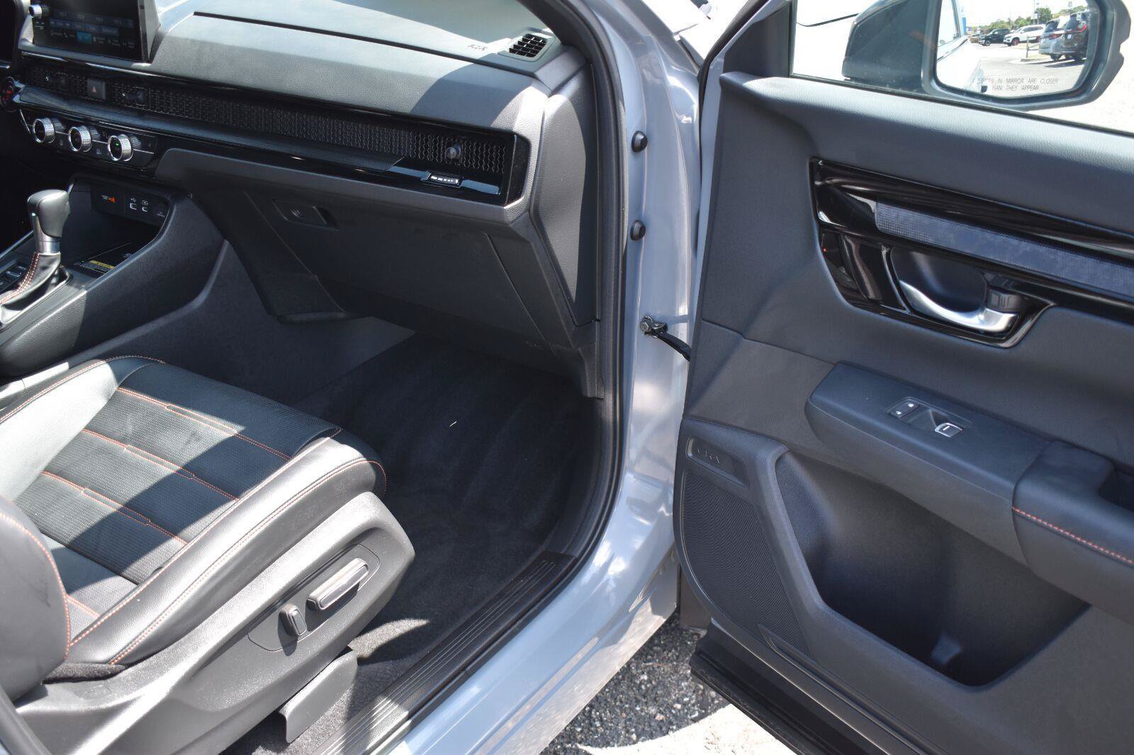 Used 2025 Honda CR-V Sport Touring image 14