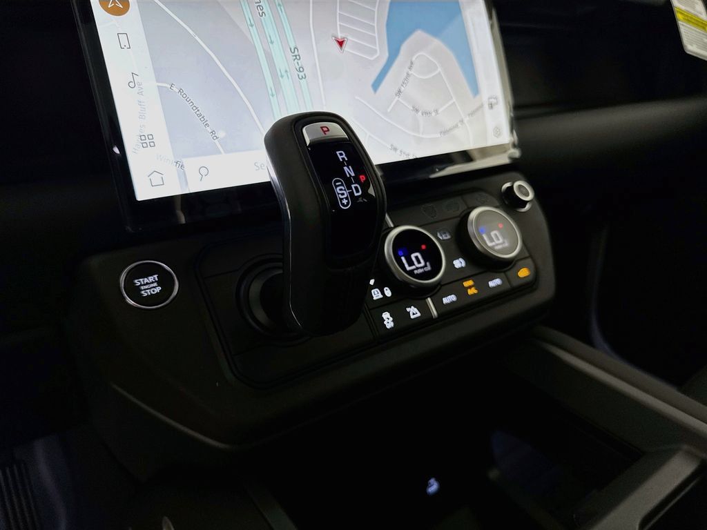 New 2026 Land Rover Defender 110 X-Dynamic SE AWD/4WD image 17