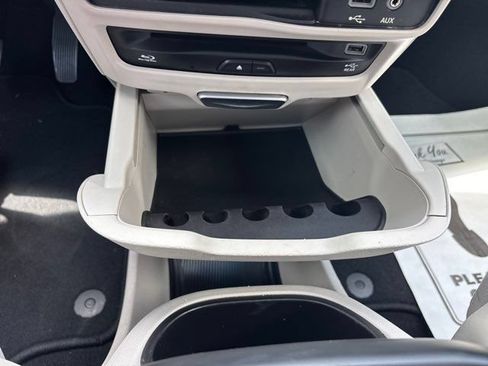 Used 2019 Chrysler Pacifica Touring-L Plus w/ Tire & Wheel Group FWD image 47