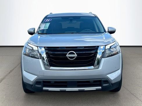 Certified 2025 Nissan Pathfinder SL FWD image 2
