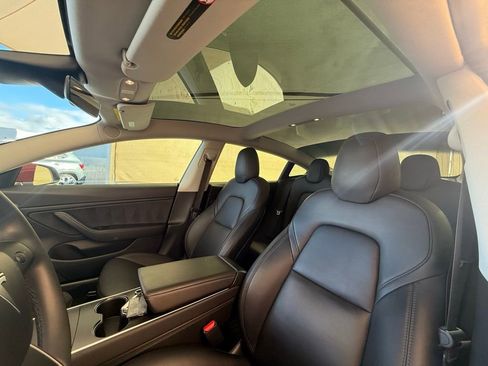 Used 2019 Tesla Model 3 Performance image 24