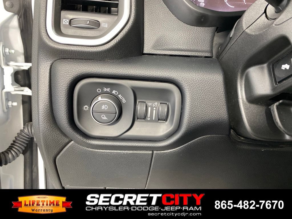 Used 2026 RAM 2500 Laramie AWD/4WD image 13