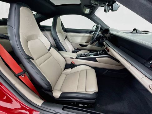 Certified 2025 Porsche 911 Carrera RWD image 29