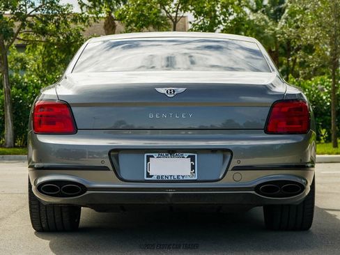 Used 2022 Bentley Flying Spur Plug-In Hybrid image 7