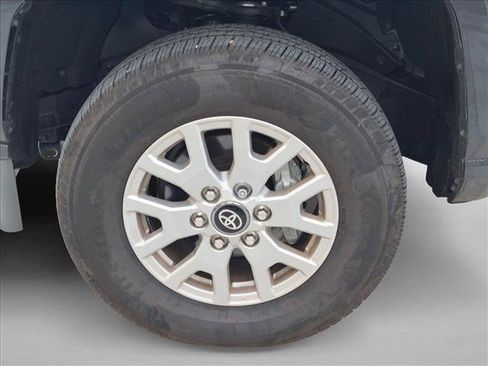 Used 2025 Toyota Tacoma SR5 w/ SR5 Upgrade Package AWD/4WD image 9