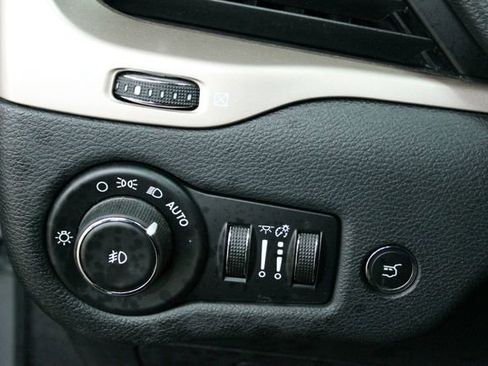 Used 2016 Jeep Cherokee Latitude w/ Comfort & Convenience Group image 14