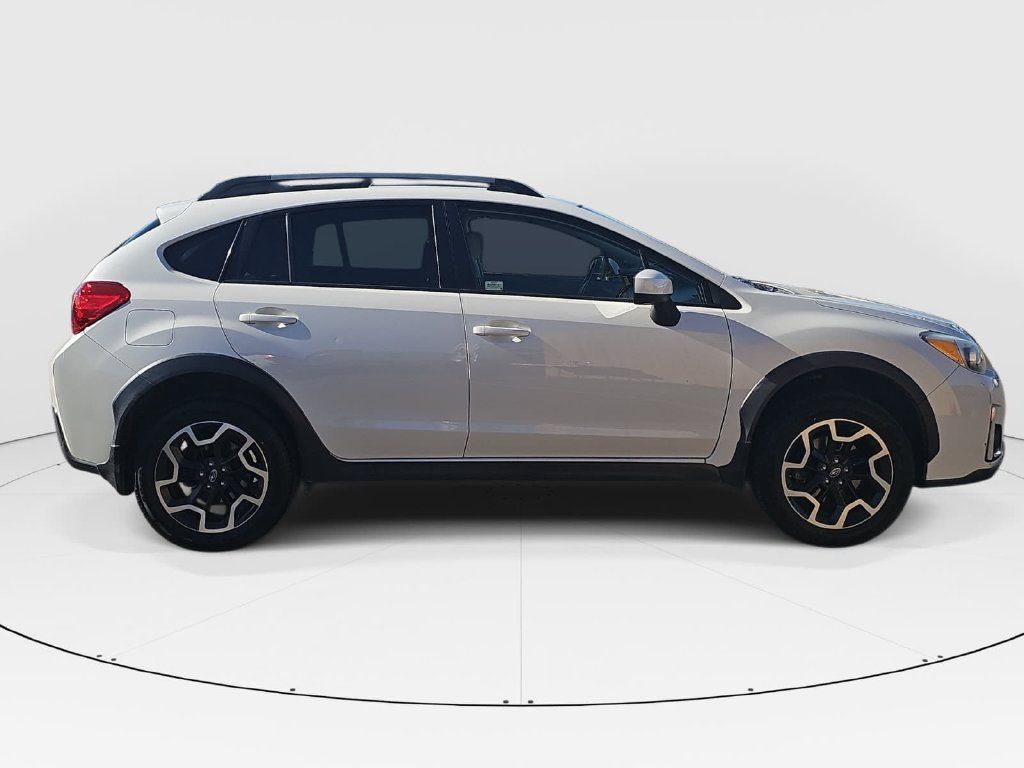 Used 2017 Subaru Crosstrek 2.0i Premium w/ Popular Package #2 AWD/4WD image 2