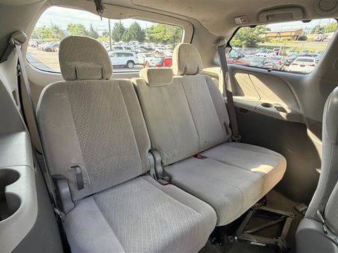 Used 2018 Toyota Sienna LE FWD image 19