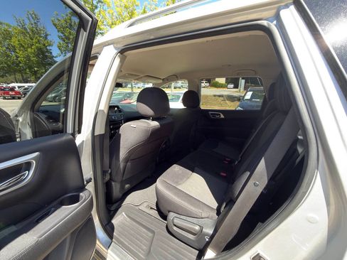 Used 2017 Nissan Pathfinder S AWD/4WD image 28