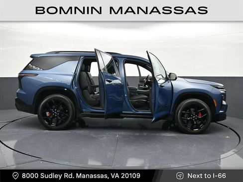 Used 2024 Chevrolet Traverse RS image 34