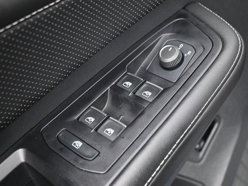 Used 2024 Volkswagen Atlas SE w/ Panoramic Sunroof Package FWD image 14