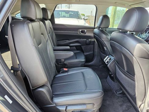Certified 2023 Kia Sorento X-Line EX AWD/4WD image 16