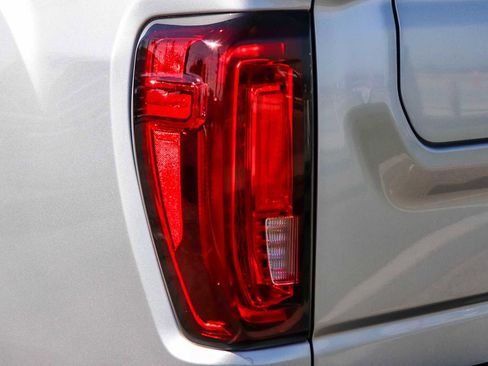 Used 2021 GMC Sierra 2500 Denali w/ Denali Ultimate Package image 9