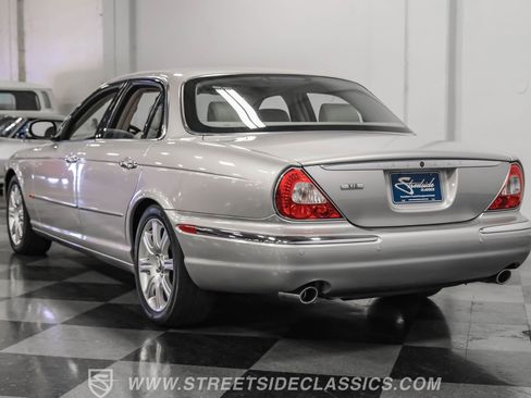 Used 2004 Jaguar XJ8 image 9