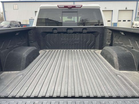 Used 2025 GMC Sierra 1500 AT4 w/ AT4 Premium Package image 14