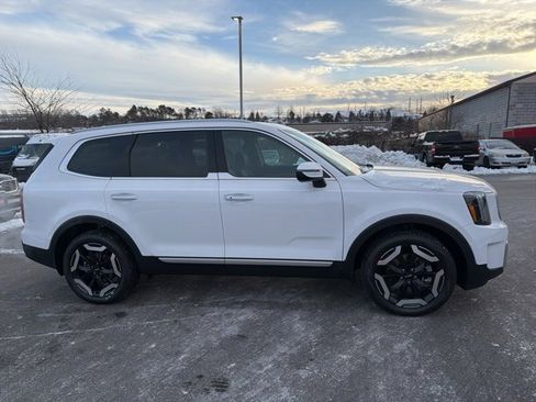 New 2025 Kia Telluride S image 2