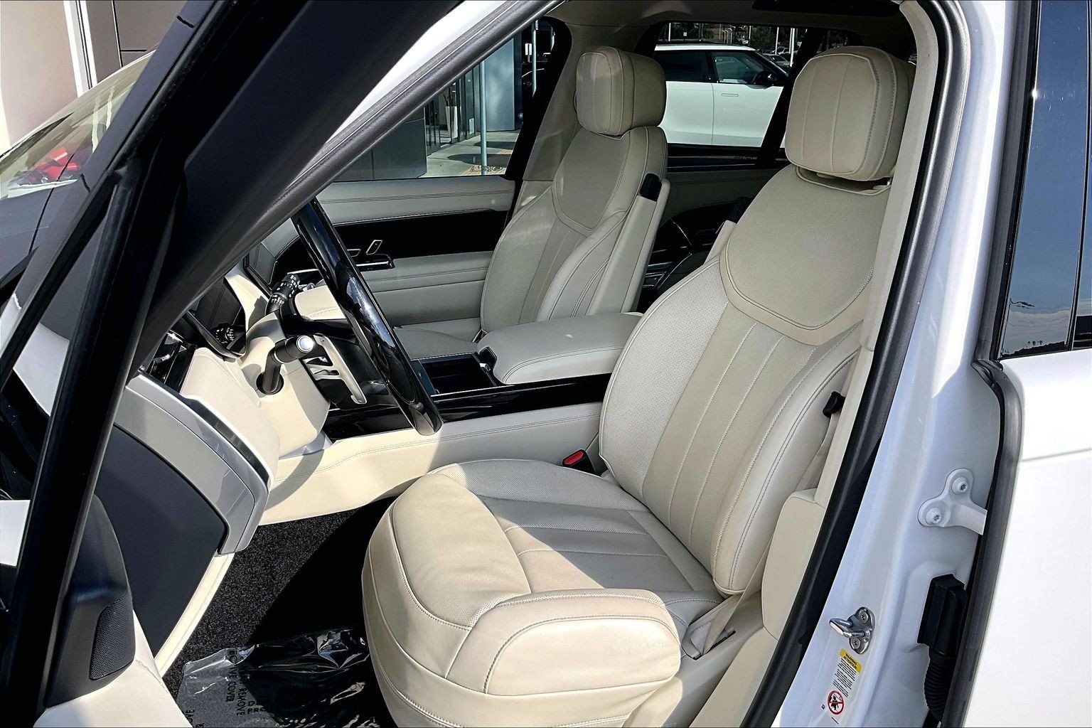 Certified 2023 Land Rover Range Rover SE AWD/4WD image 22