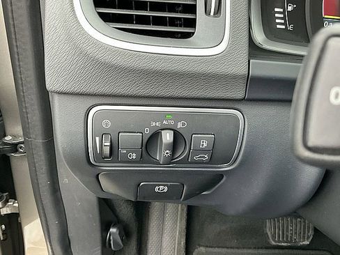 Used 2016 Volvo S60 T5 Premier w/ Convenience Package image 23