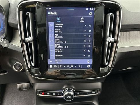 Certified 2025 Volvo XC40 B5 Plus image 16