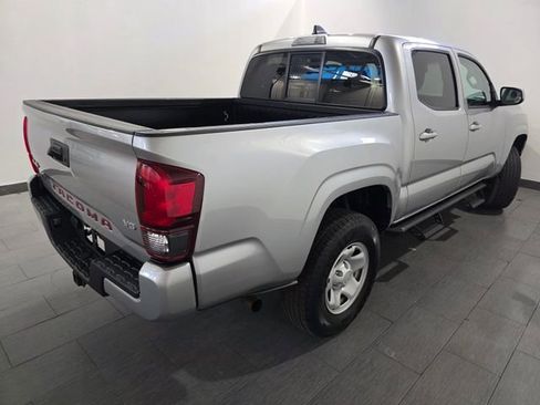 Used 2022 Toyota Tacoma SR AWD/4WD image 5