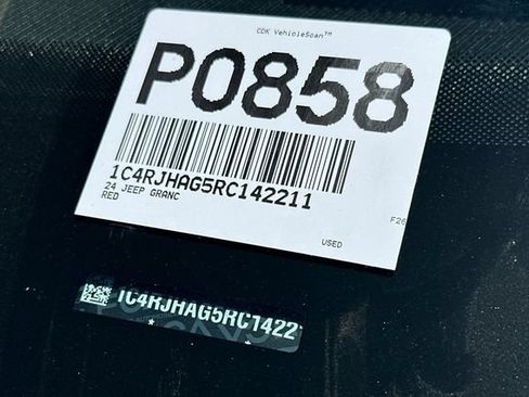 Used 2024 Jeep Grand Cherokee Altitude AWD/4WD image 15