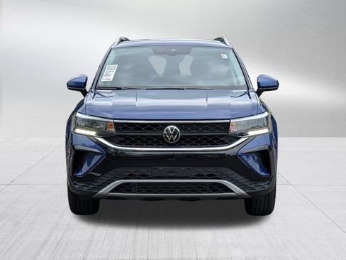 Certified 2023 Volkswagen Taos SE w/ Panoramic Sunroof Package AWD/4WD image 2
