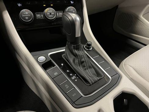 Used 2021 Volkswagen Jetta SE w/ SE Cold Weather Package image 11