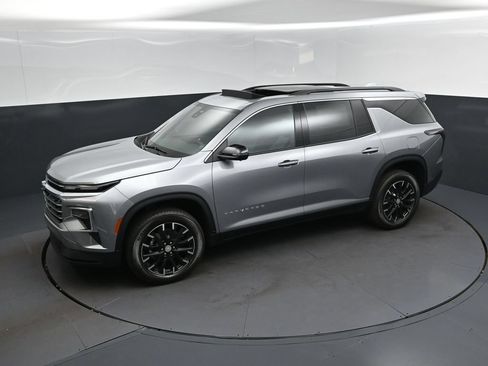 New 2026 Chevrolet Traverse LT w/ Sun and Wheel Package FWD image 31
