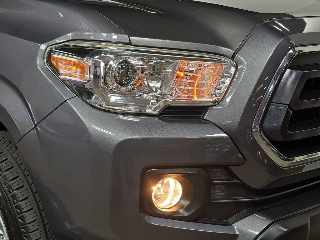 Used 2021 Toyota Tacoma SR5 RWD image 12