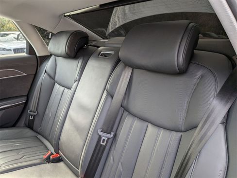 Used 2023 Audi A8 L 3.0T image 32