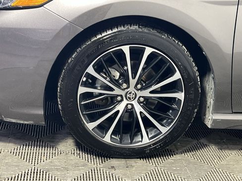 Used 2020 Toyota Camry SE image 12