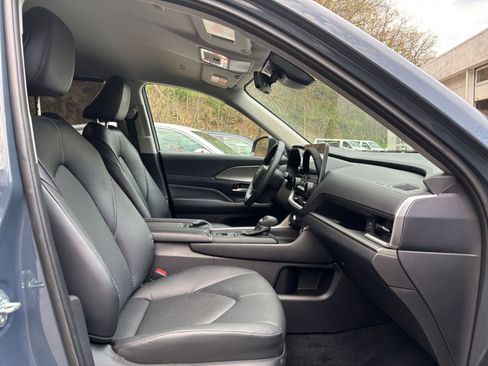 Used 2025 Toyota Grand Highlander FWD image 30