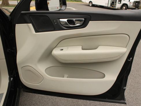 Used 2019 Volvo XC60 T5 Momentum w/ Multimedia Package AWD/4WD image 29
