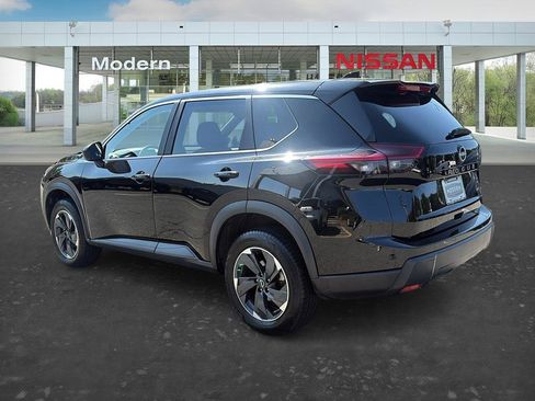 Certified 2025 Nissan Rogue SV AWD/4WD image 3