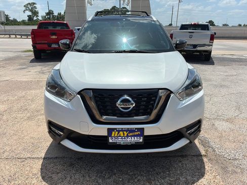 Used 2019 Nissan Kicks SR w/ SR Premium Package FWD image 9
