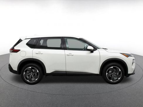 Used 2025 Nissan Rogue SV AWD/4WD image 14