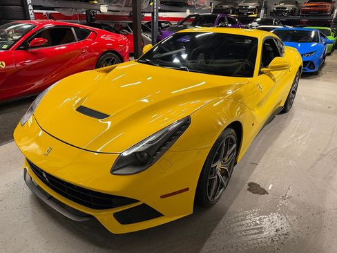 Used 2015 Ferrari F12 Berlinetta image 19
