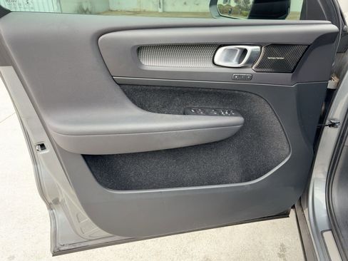 Used 2019 Volvo XC40 T5 R-Design image 21