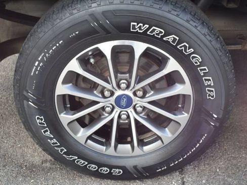 Used 2018 Ford F150 XLT w/ Equipment Group 302A Luxury AWD/4WD image 49