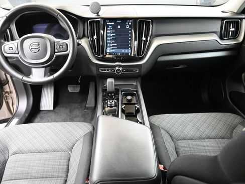 Certified 2023 Volvo XC60 B5 Core image 18