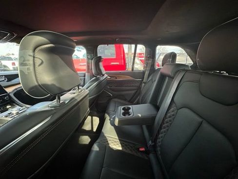 Used 2024 Jeep Grand Cherokee Summit image 9