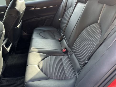 Used 2019 Toyota Camry SE FWD image 22