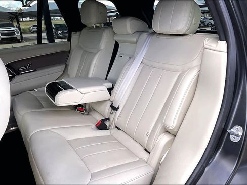 Used 2023 Land Rover Range Rover SE image 20
