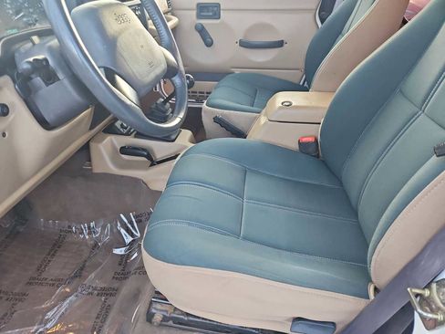 Used 2000 Jeep Wrangler Sahara image 16