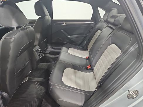 Used 2018 Volkswagen Passat 3.6 image 24