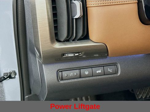 Used 2024 Nissan Pathfinder Platinum w/ Cargo Package image 16