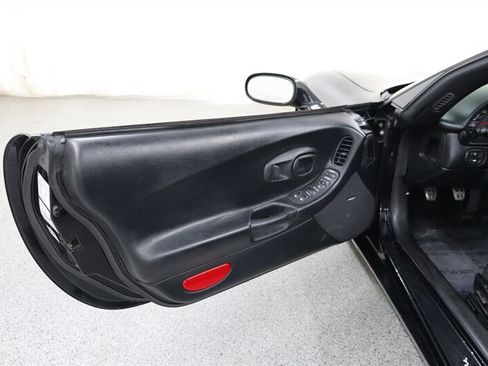 Used 2001 Chevrolet Corvette Convertible w/ Preferred Equipment Group2 RWD image 24
