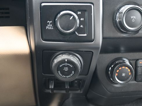 Used 2019 Ford F150 XLT w/ Equipment Group 302A Luxury AWD/4WD image 28
