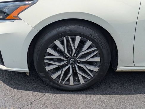 Used 2025 Nissan Altima 2.5 SV FWD image 11