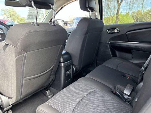 Used 2019 Dodge Journey SE FWD image 15